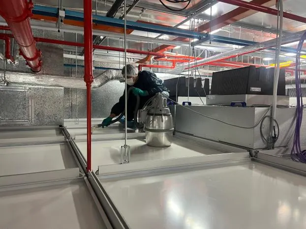 Cleanroom ceiling HEPA filter system