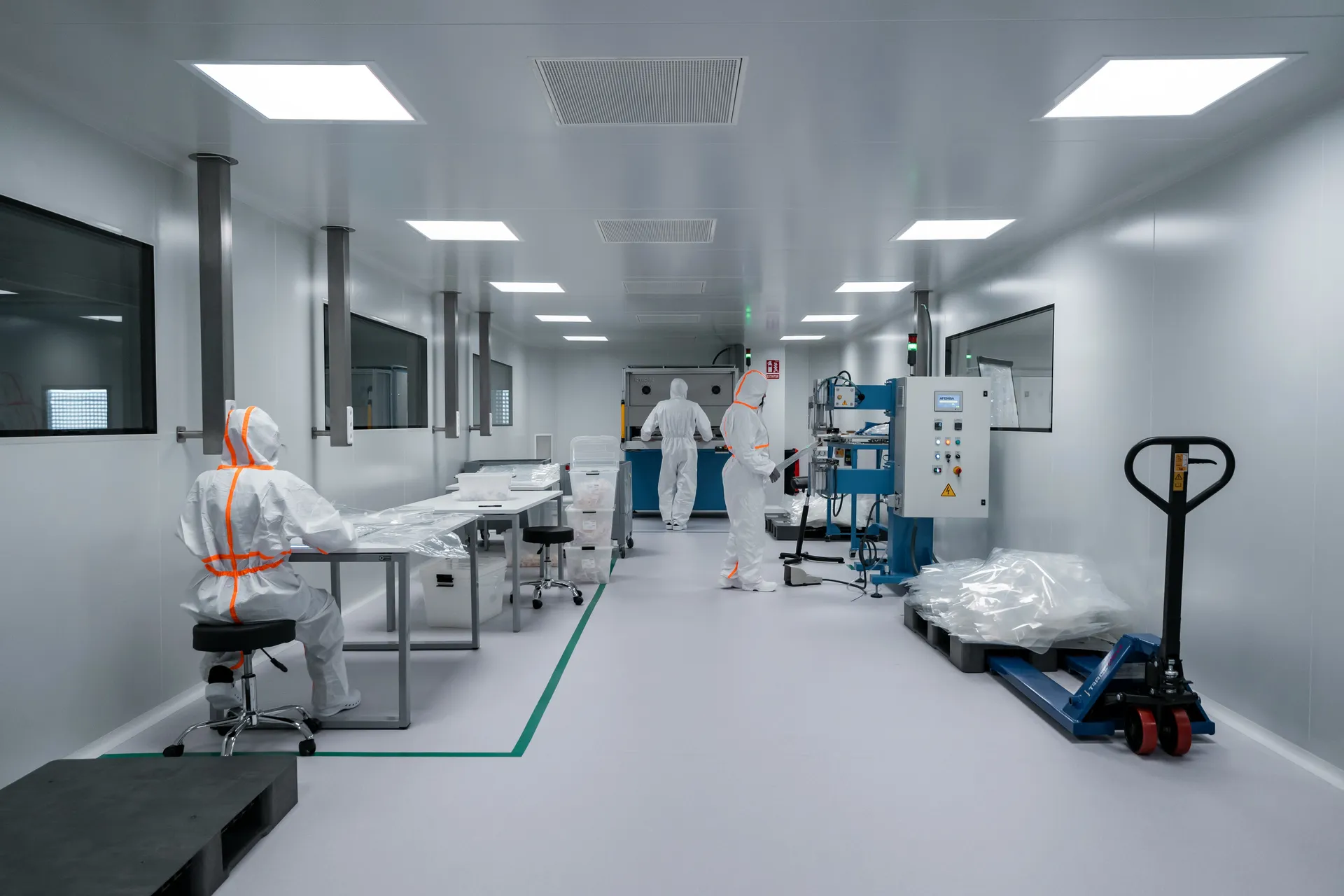 Cleanroom corridor with HVAC diffusers and workstations