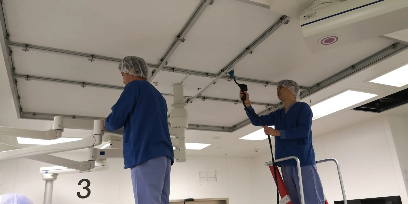HEPA filter leak testing in a cleanroom