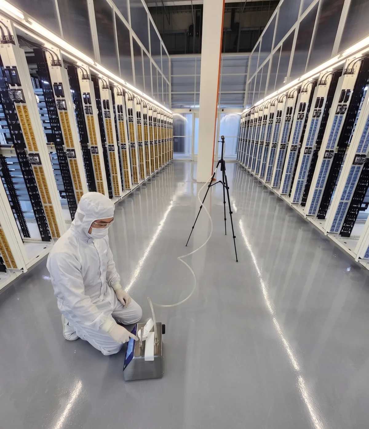 Particle count testing in a data centre cleanroom